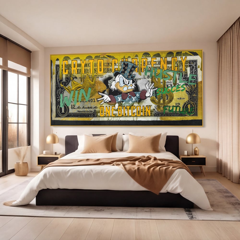 Tablou canvas cu tablou canvas cu donald duck si bitcoin, in rama de aluminiu auriu, pe perete intr-un dormitor